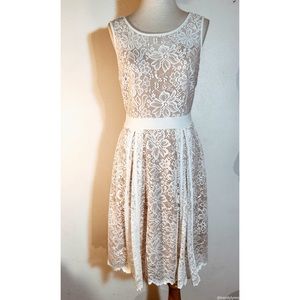 Candalite• off-white lace dress